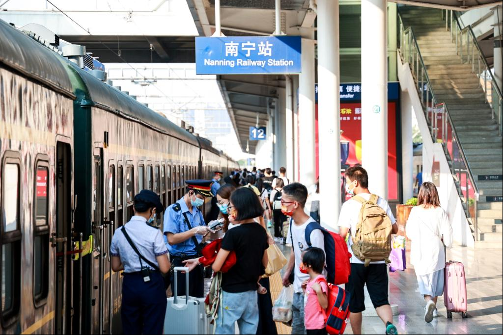 China espera más de 63 millones de viajes de pasajeros en Día Nacional