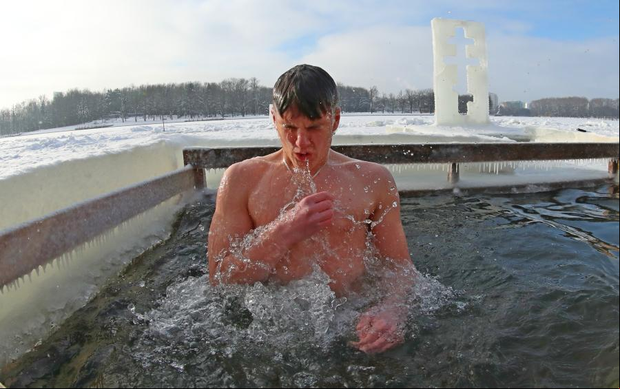 Celebraciones de la Epifanía ortodoxa en Minsk, Bielorrusia